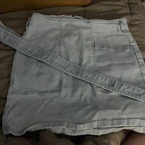 Light blue denim skirt with back zipper, belt